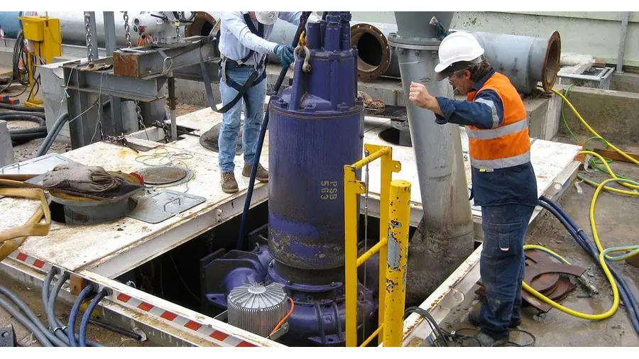 Drenagem temporária com motobomba a gasolina em Jardim do Salso, Porto Alegre/RS: método executivo para esgotamento controlado em frentes sem energia conveniente